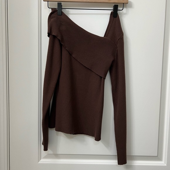 NWT Women’s Off Shoulder Sweaters - Size Small - Picture 4 of 10